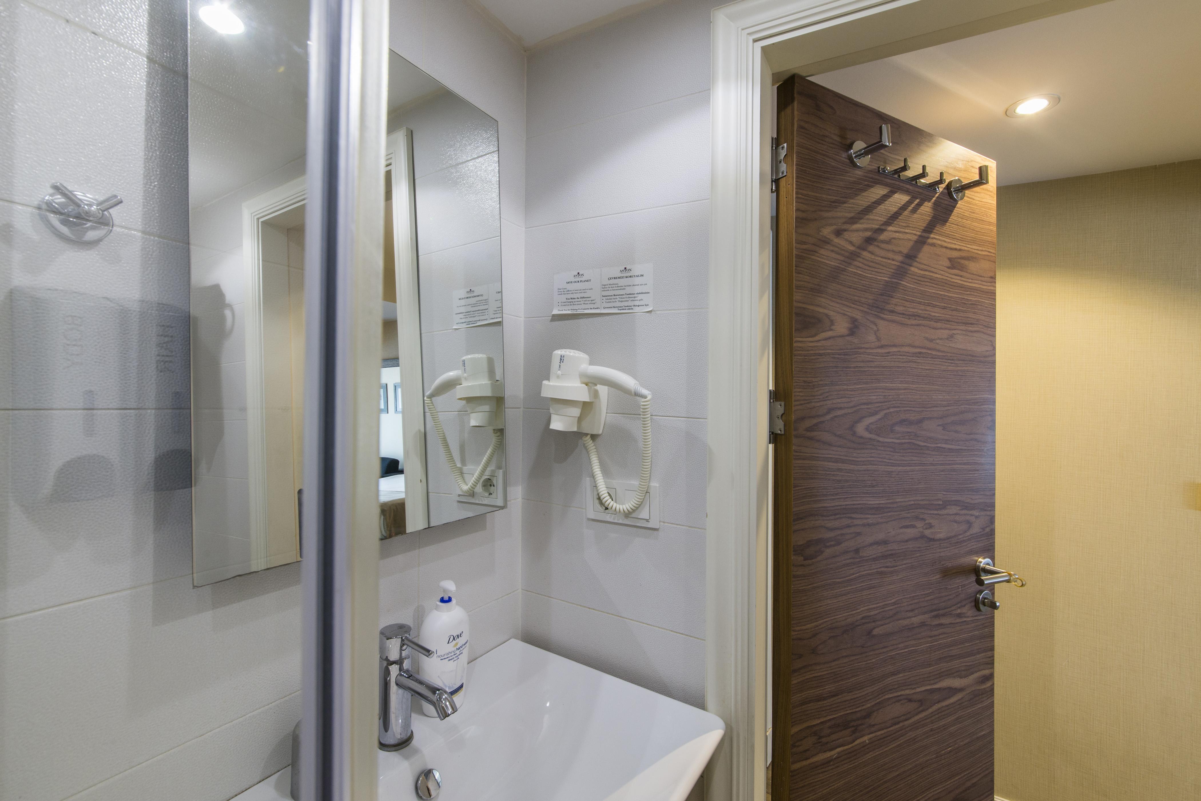 Aston Hotel Taksim Истанбул Екстериор снимка